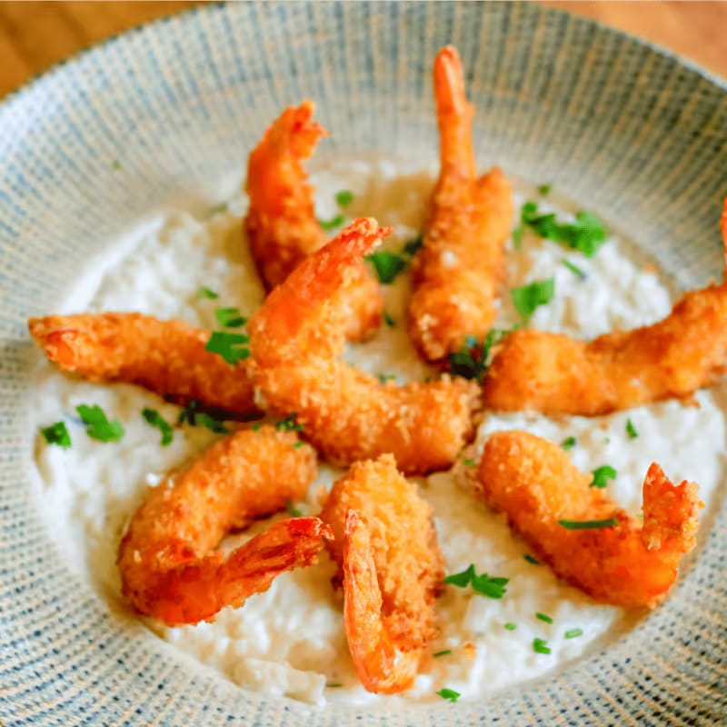 CAMARÃO CROCANTE COM ARROZ DE QUATRO QUEIJOS