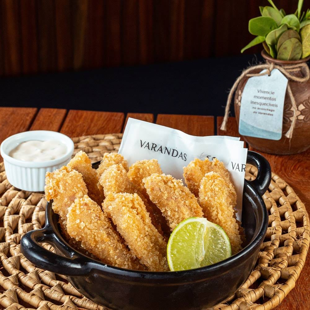 Isca de peixe com molho especial da casa