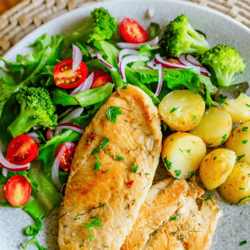 Peito de Frango com Salada