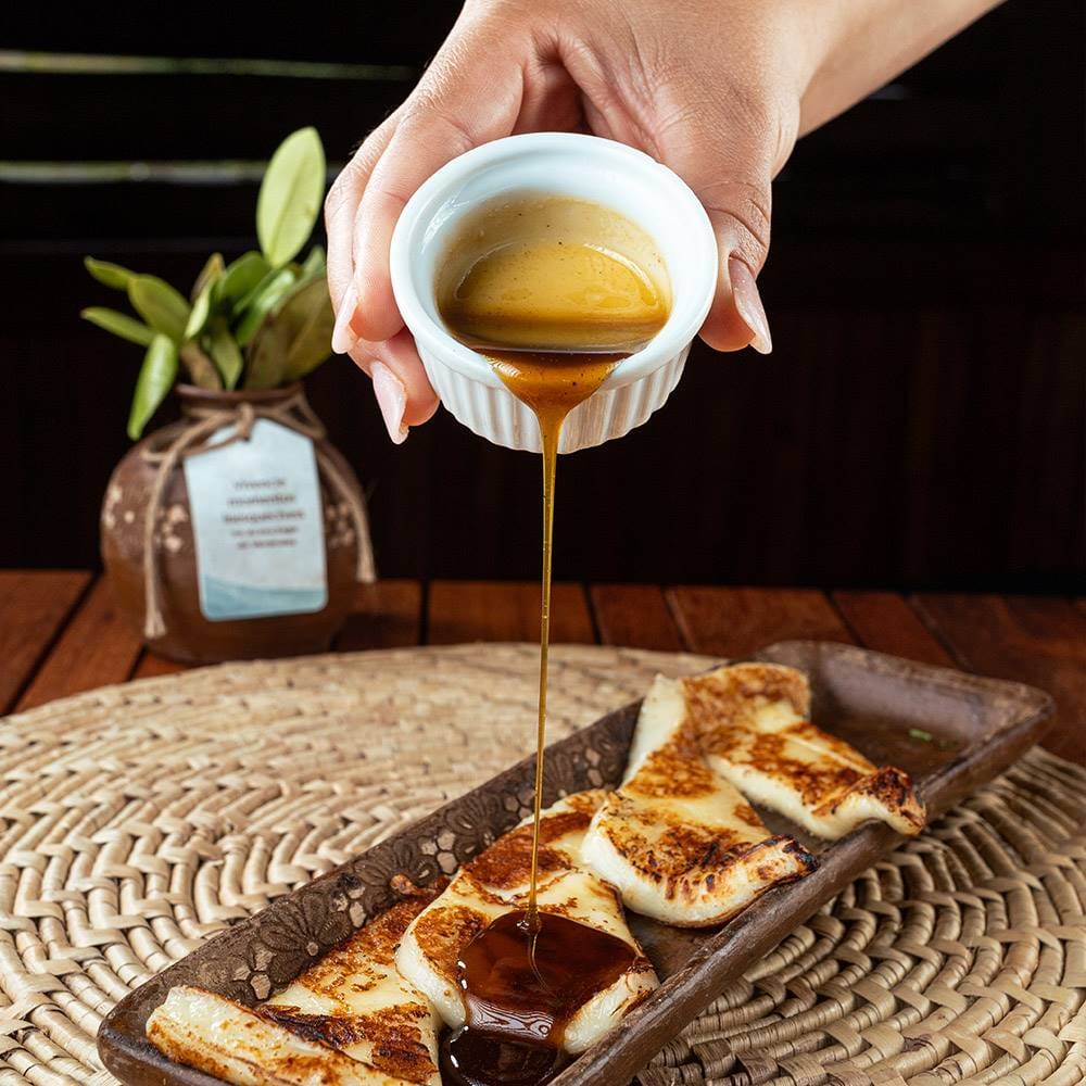 Queijo coalho com melaço de cana